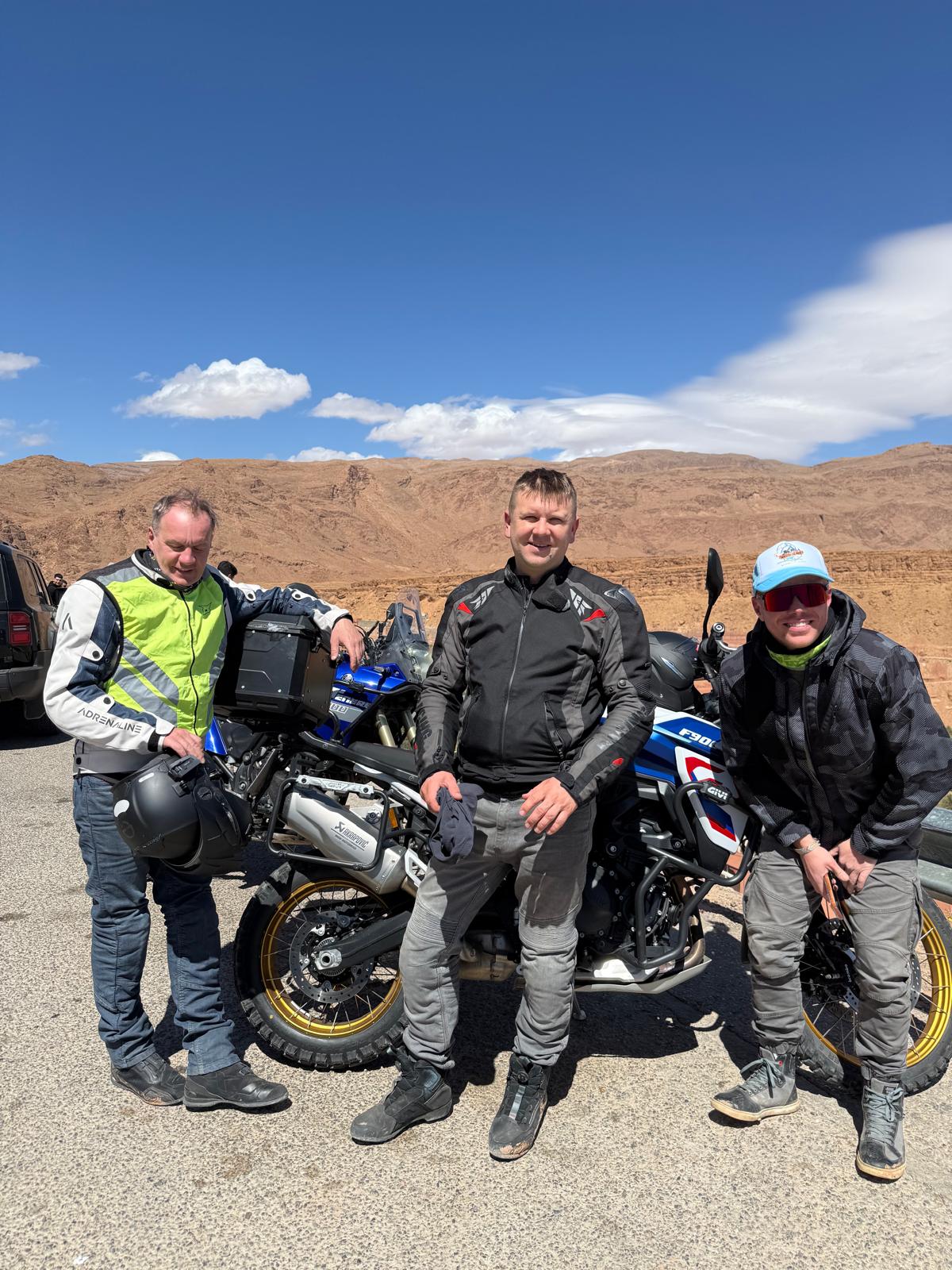 Tours premium por carretera circuit moto luxe Maroc desert Atlas